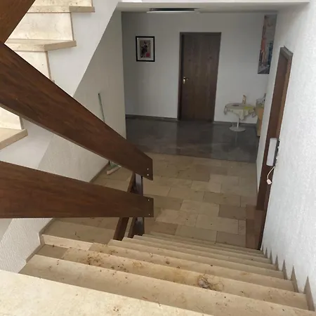 بيت ضيافة De Lux